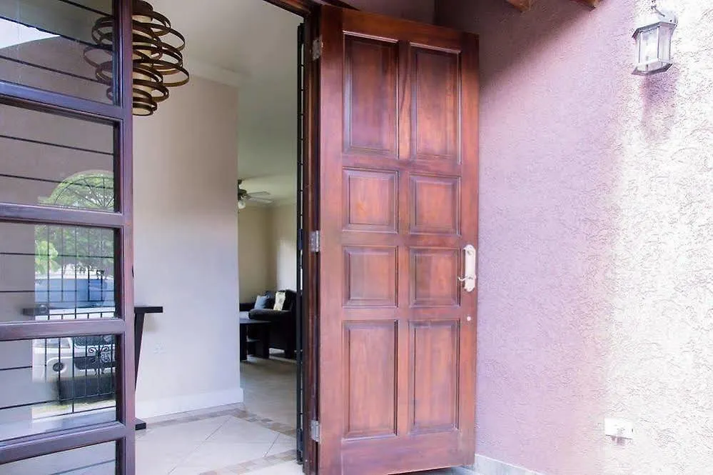 Hotell New Kingston Guest Apt At Sonoma Estate